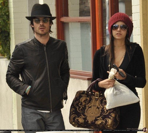 nina-dobrev-e5151e4f0f9c0ab4c158 -  